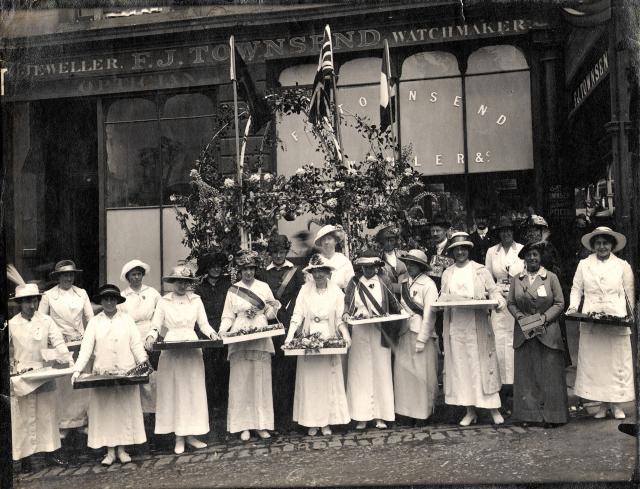 Women selling posies during the First World War. Dorothy Theomin in the centre of the photograph in the back row, wearing a pale coloured dress. © Toitū Otago Settlers Museum 2013